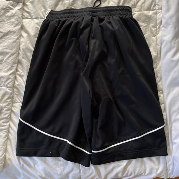 Jordan shorts - Picture 2 of 4